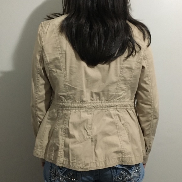 Button Up Top - Picture 3 of 8